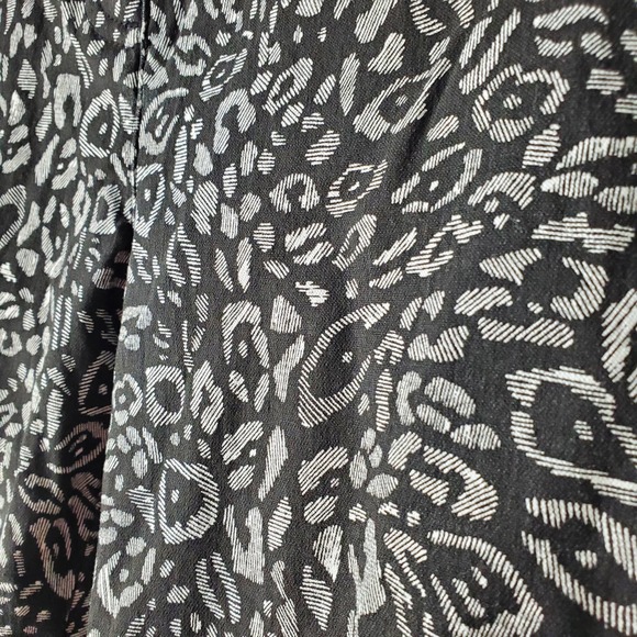 Chico's Capri pants Animal Print black and White Size 0.5 / S - Picture 3 of 5